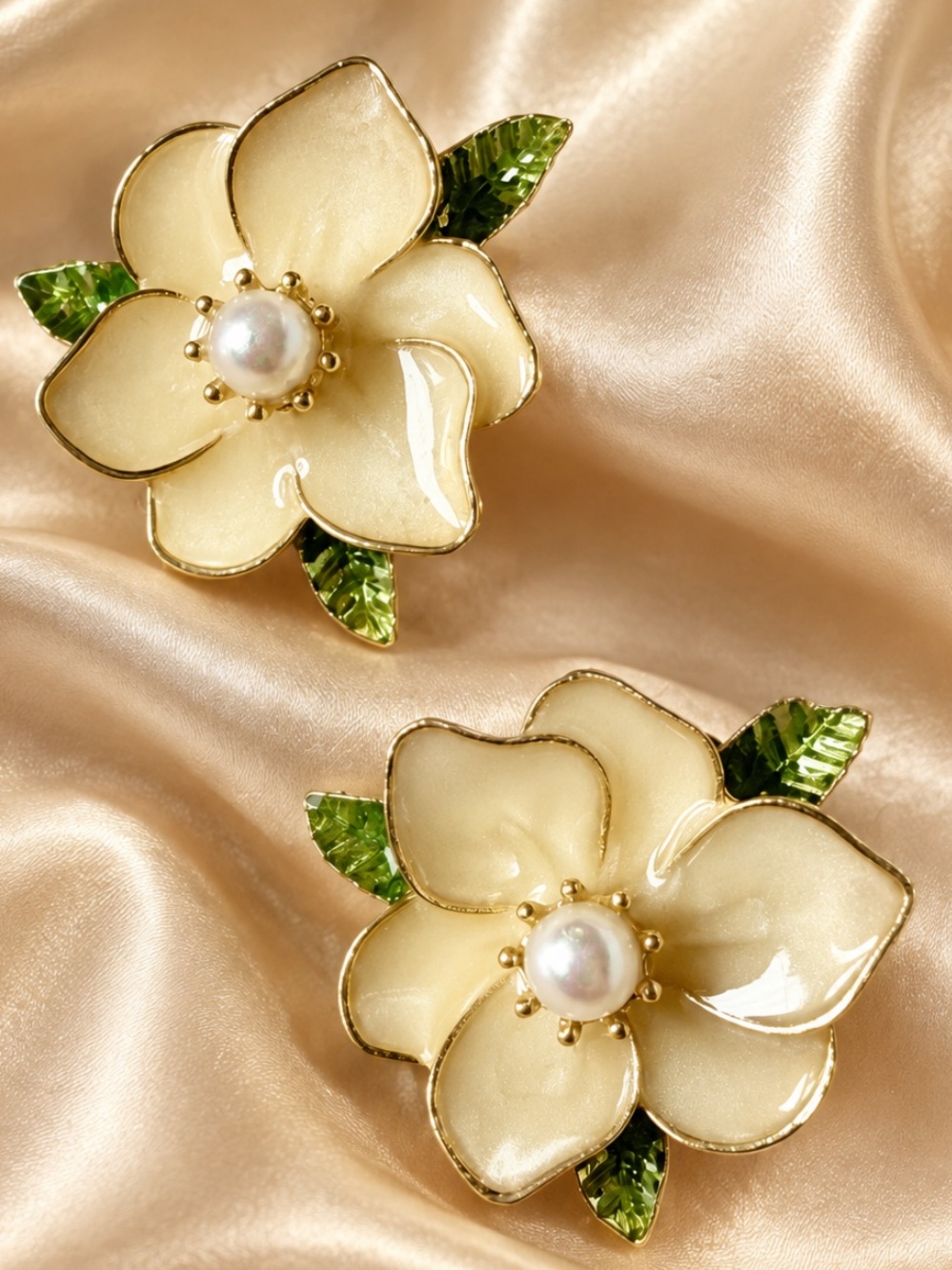 Fashion Jewelry Cream Enamel Flower Brooches with Pearl Centers and Green Leaves